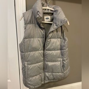Old Navy Gray Puffer Vest. Size large
